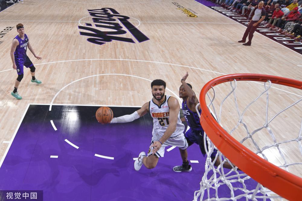 台上展现自 台上展现自